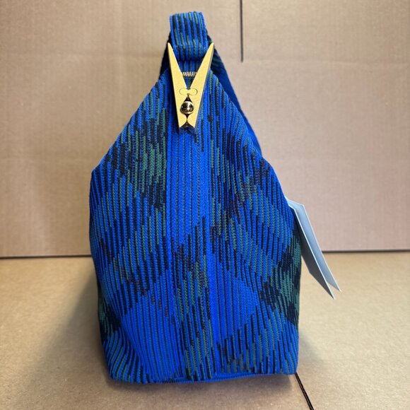 Burberry Medium Peg Duffle Bag - Picture 9 of 14